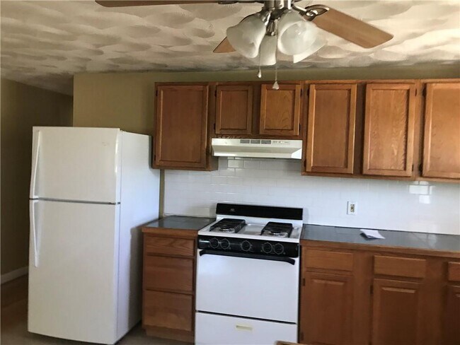 Foto del edificio - 1282 Chalkstone Ave