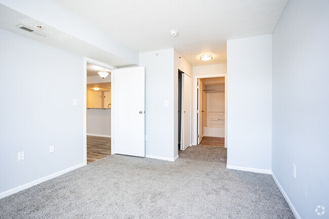 2HAB, 2BA - 1,050ft² - Somerset Place Apartments