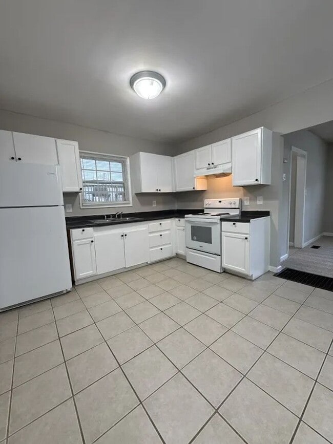 Building Photo - 450 Forrest Ridge Dr NW