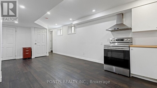 Building Photo - 22 Mercer Avenue