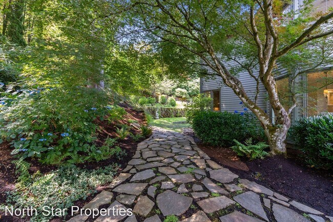 Building Photo - 4 br, 3.5 bath House - 1178 Tyndall Ct
