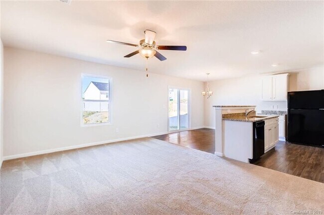 Building Photo - 2223 Latimer Ln