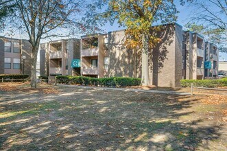 Building Photo - 54 Shrewsbury Green Dr