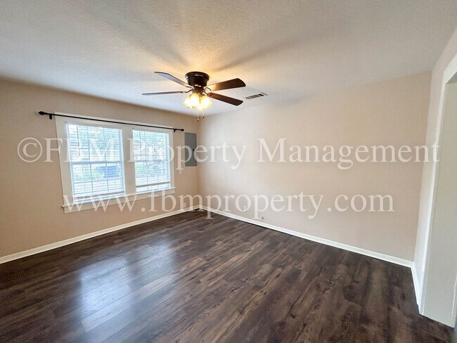 Building Photo - 212 W Marshall St