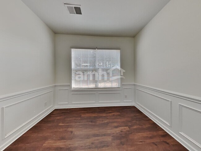 Building Photo - 111 Meandering Way Ln