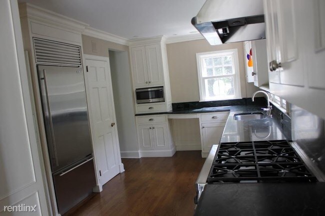 Building Photo - 3 br, 1.5 bath House - 16 E Byway
