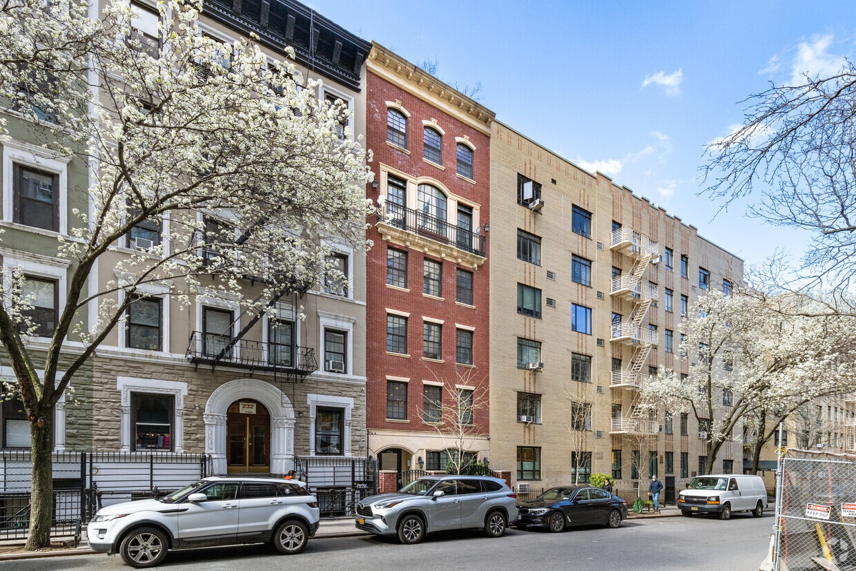 Primary Photo - 236 W 24th St