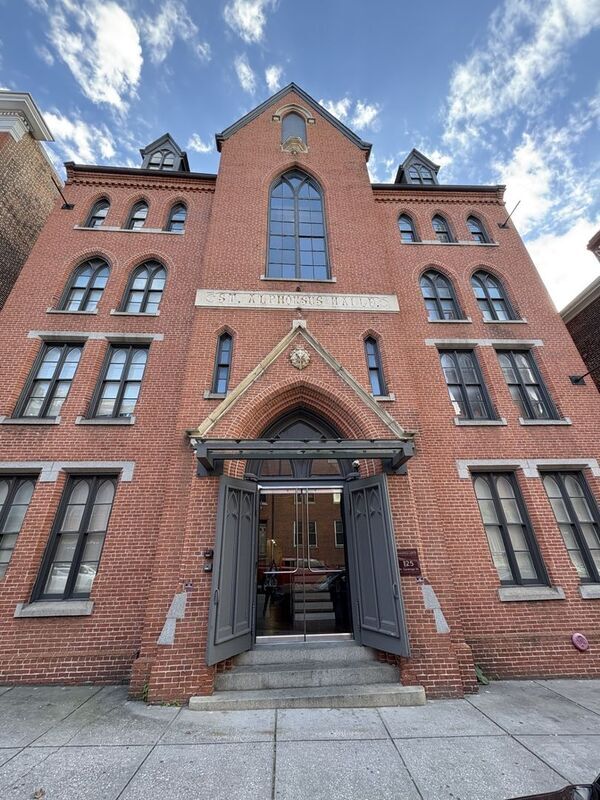 Building Photo - 125 W Saratoga St