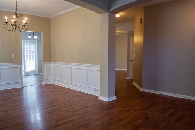 Building Photo - 444 Crestmont Ln