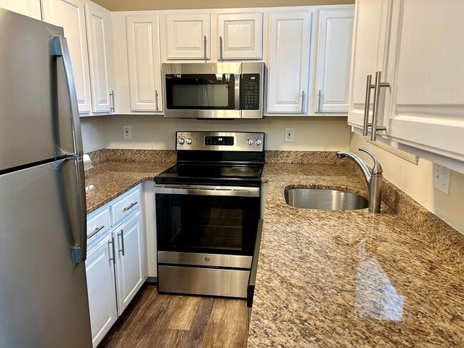 Foto del edificio - 70 Charles River Rd