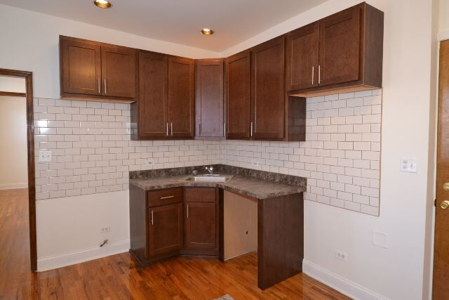 Building Photo - 4456 N Sheridan Rd