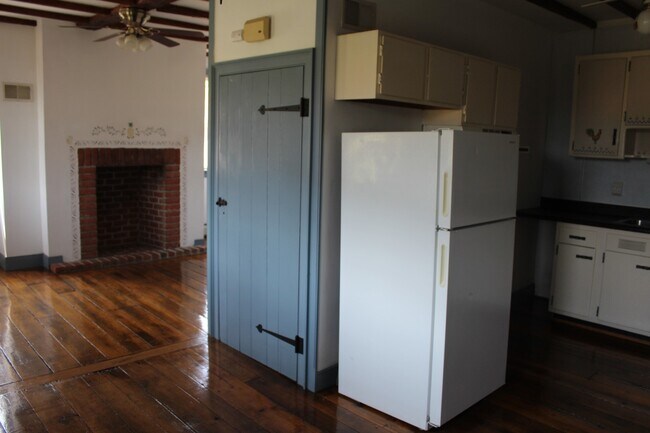 Foto del edificio - 4218 Messersmith Rd