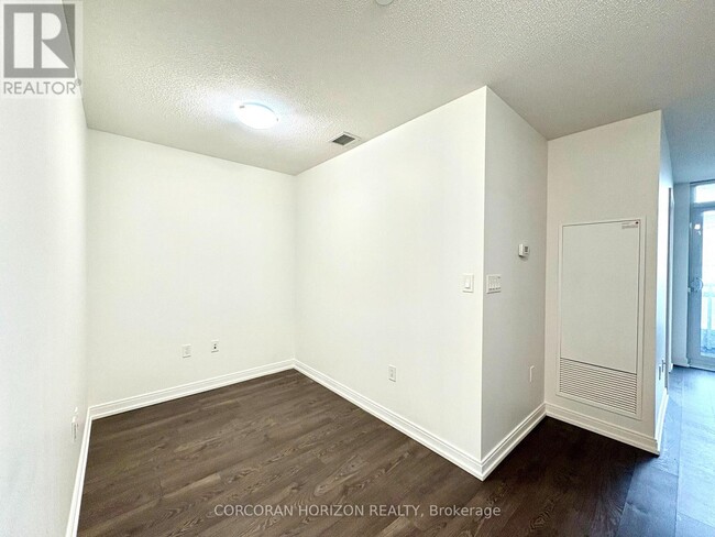 Building Photo - 275 Village Green Square