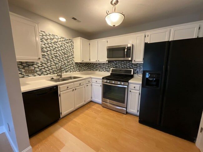 Building Photo - Poplar Grove! Northwest Schools - Updated ...