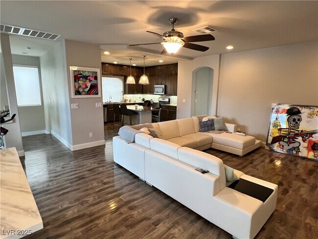 Foto del edificio - 8290 Hamilton Oaks St