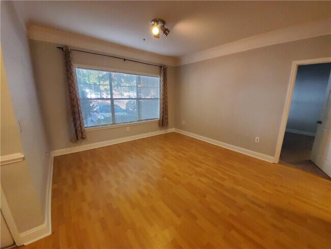 Building Photo - 2700 Pine Tree Rd NE