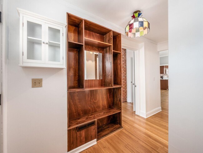 Foto del edificio - 574 Seymour Ave