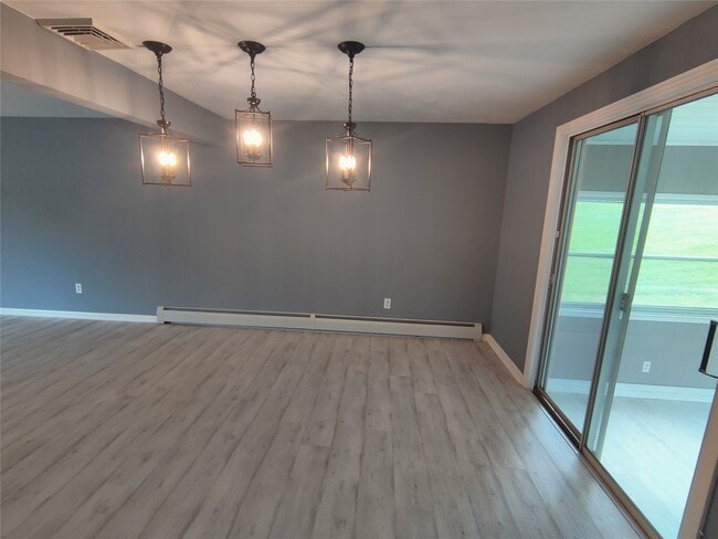 Building Photo - 4244 Emerson Pl