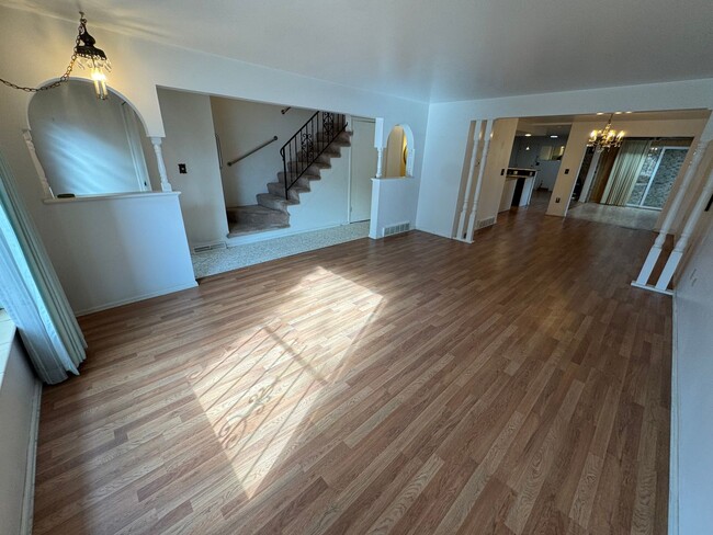 Foto del edificio - Spacious Southmoor Park Townhome