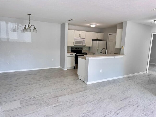 Building Photo - 5475 Vineland Rd