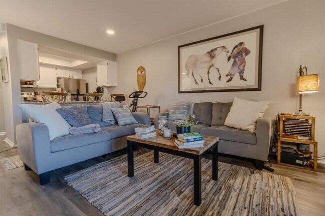 Foto del edificio - 16103 E Alaska Pl