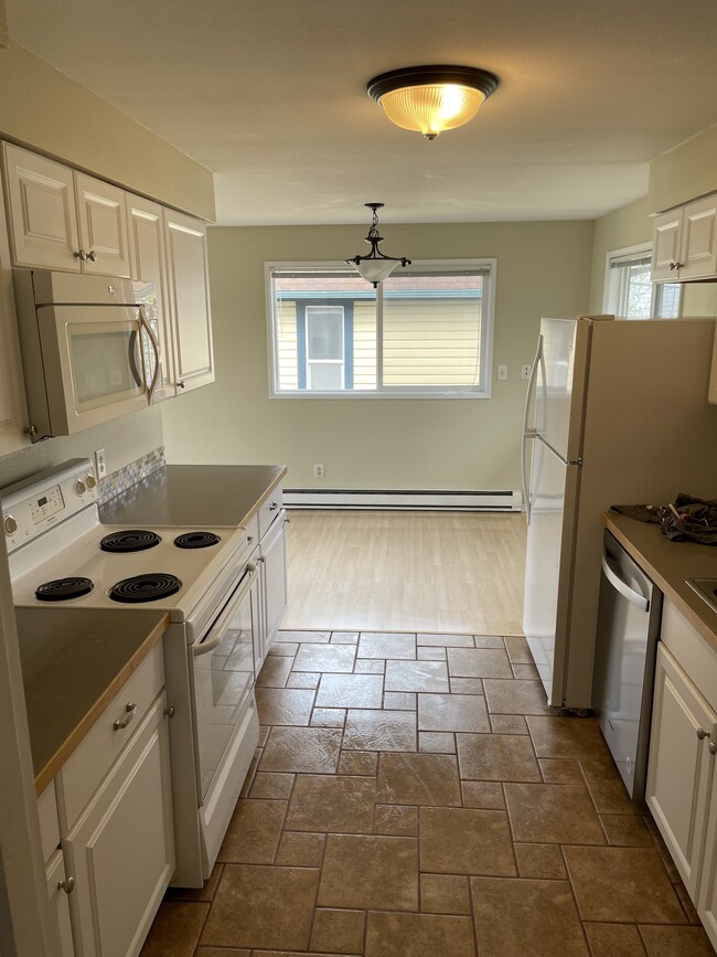 kitchen and diningroom - 711 11th St
