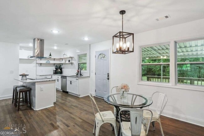 Foto del edificio - 1650 Joseph E. Boone Blvd NW