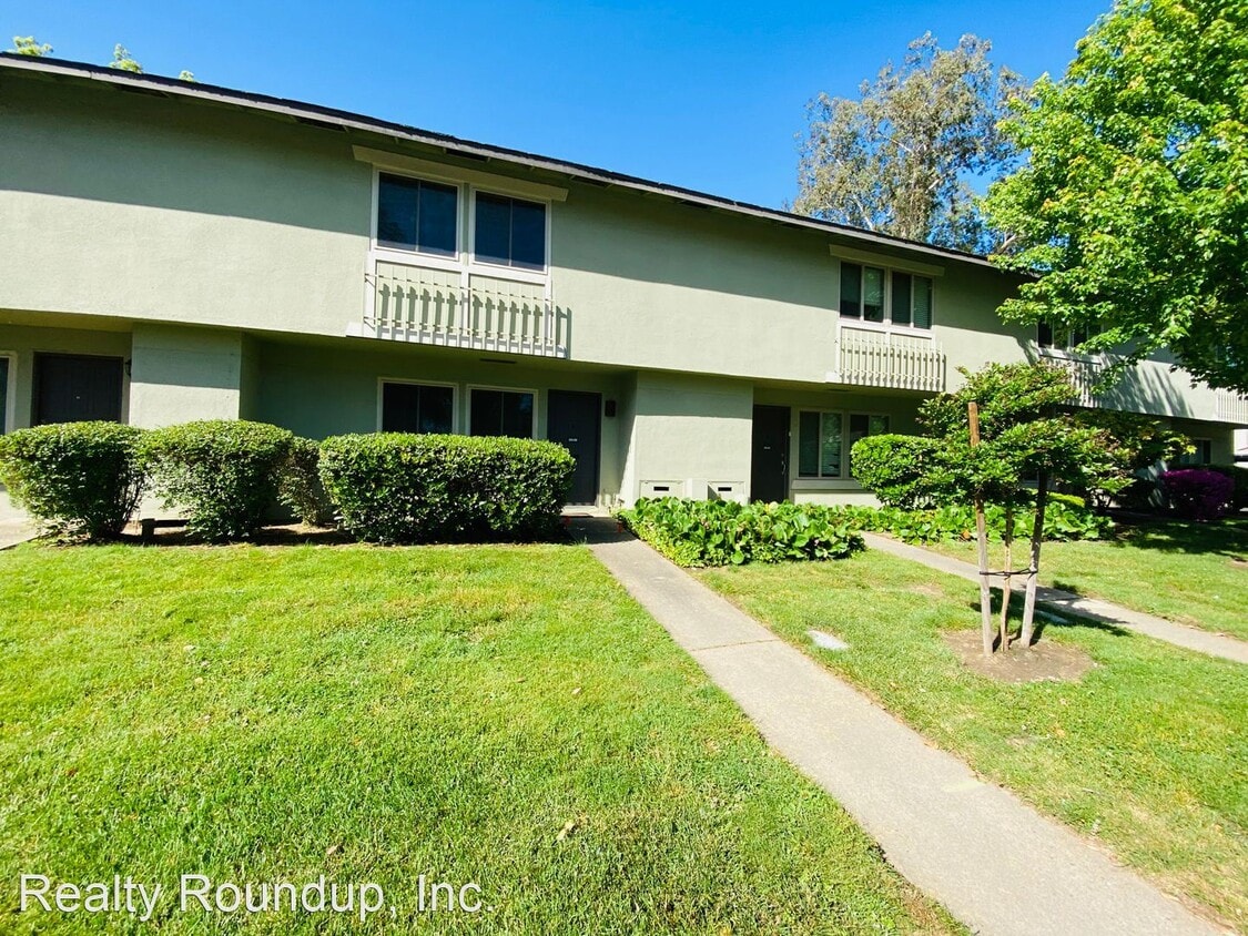 Primary Photo - 3 br, 1.5 bath House - 8868 La Riviera Dr #D