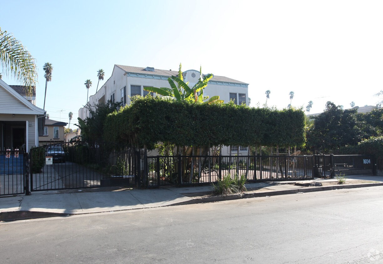 Building Photo - 1604 N Harvard Blvd