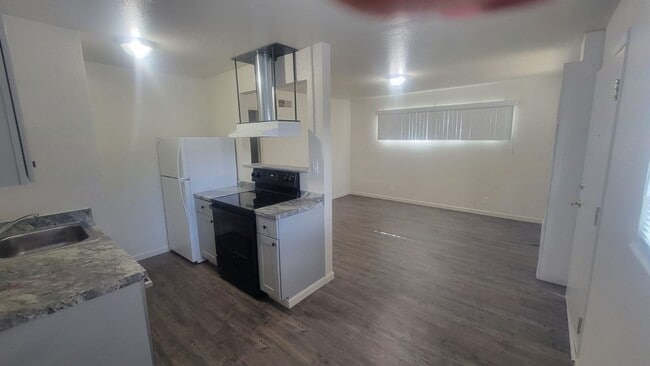Building Photo - 1 bed 1 bath Sparks Duplex For Rent
