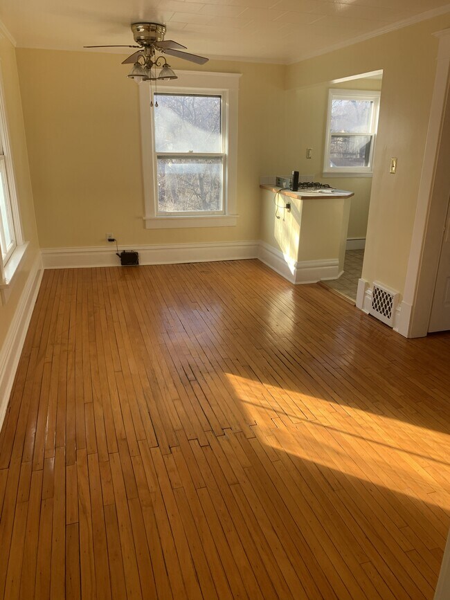 Building Photo - 628 37th St