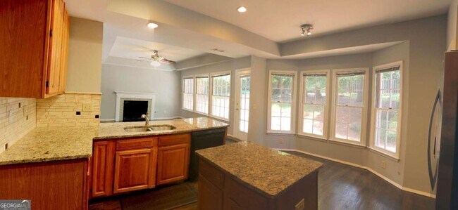 Building Photo - 1045 Vinebrook Ln