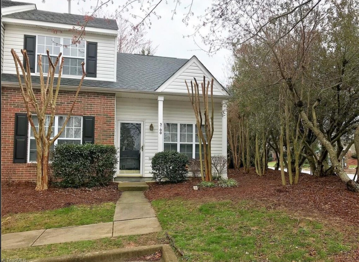 Foto principal - Beautifully updated 2-bedroom 2-bathroom t...