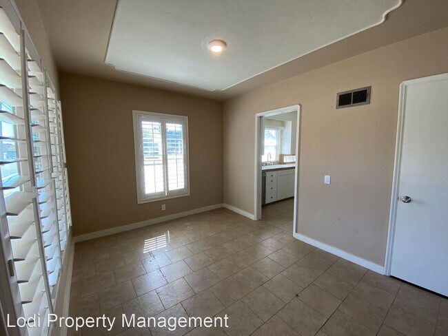 Building Photo - 3 br, 1.5 bath House - 1321 S Hutchins St
