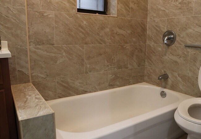 Foto del edificio - 574 Ralph Ave