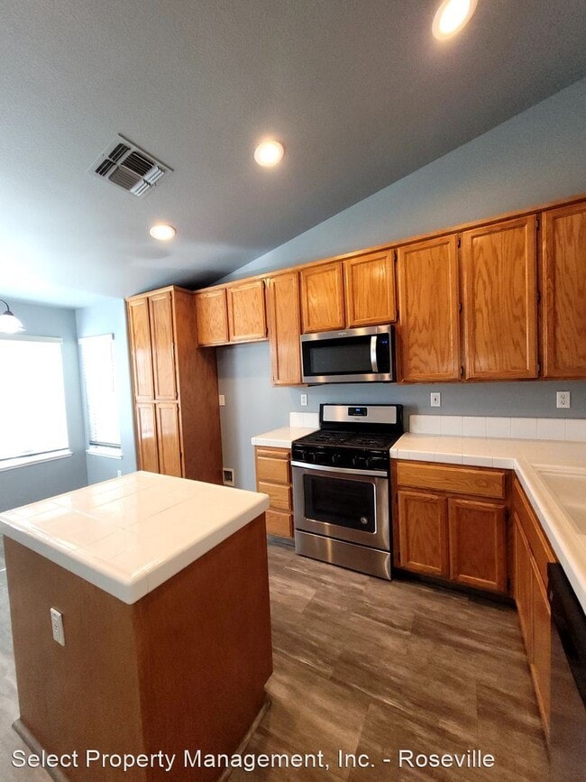 Building Photo - 3 br, 2 bath House - 2124 Beatty Way