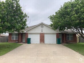 Building Photo - 2318 Wildewood Dr