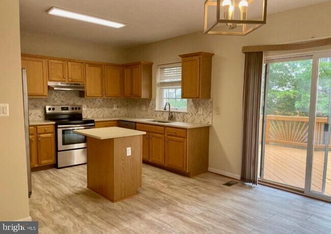 Building Photo - 9058 Two Bays Rd