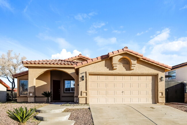 Building Photo - 932 Clubview Dr