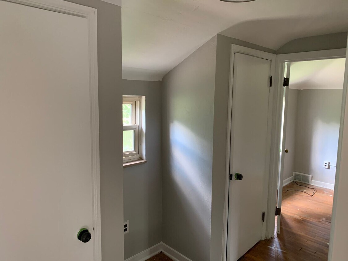 Primary Photo - Beautiful Two Bedroom With Bonus Room In P...