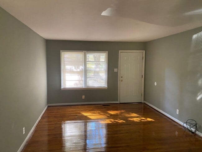 Building Photo - 381 Magnolia Ave