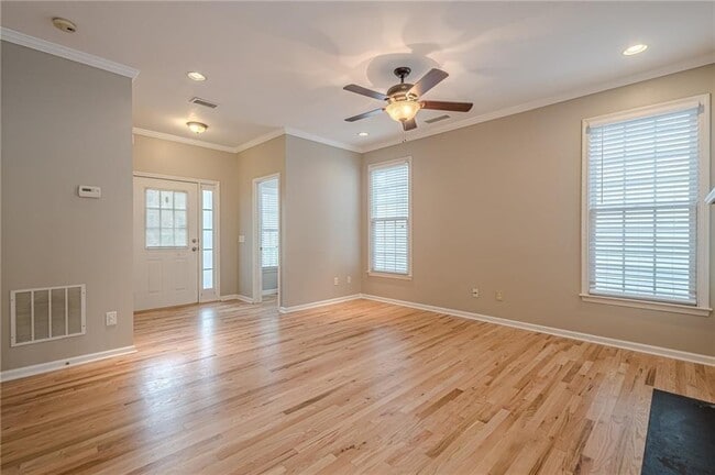 Building Photo - 720 Gardenside Cir SE
