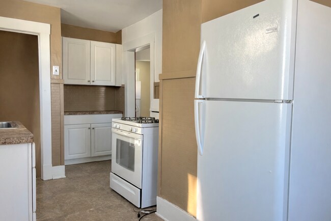 Building Photo - Sunny, Energy-Efficient Home in a Quiet, Close-to-Everything Neighborhood