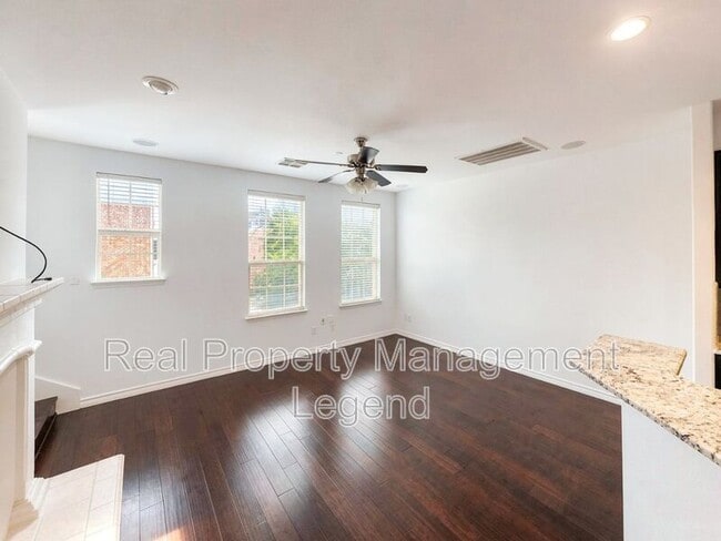 Foto del edificio - 5729 Knox Dr