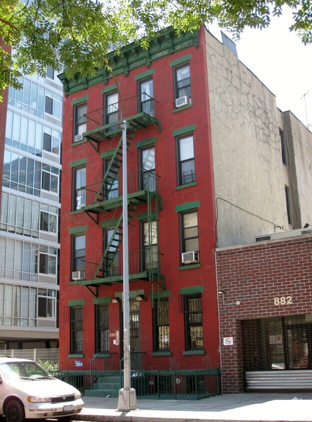 Primary Photo - 890 Bergen St