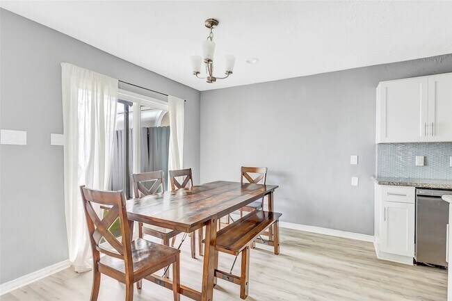 Foto del edificio - 1746 Cloister Dr