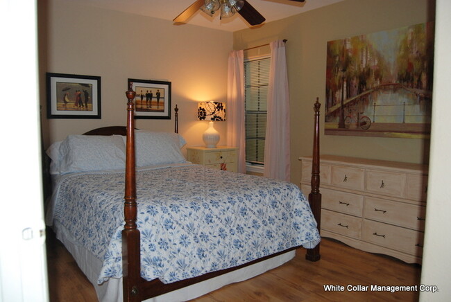 Guest Bedroom - Queen Bed - 10150 Belle Rive Blvd