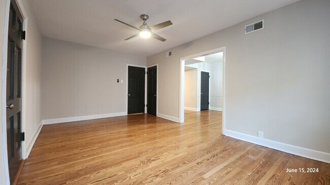 Foto del edificio - 7754 Kingsbury Blvd