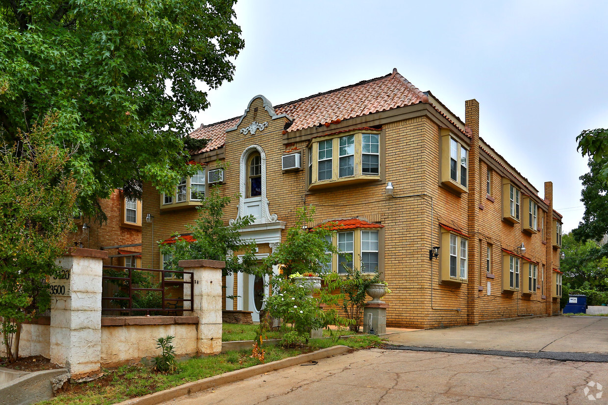 3500 N Robinson Ave - 3412-3500 N Robinson Ave