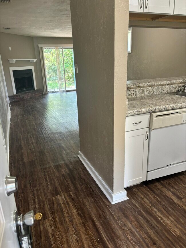 Foto del edificio - 2483 Chateau Ln